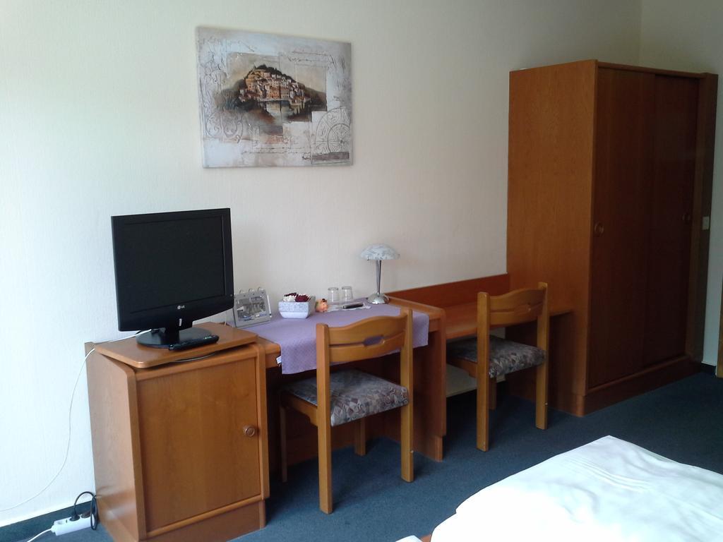Haus Mariandl Hotel Дюселдорф Стая снимка