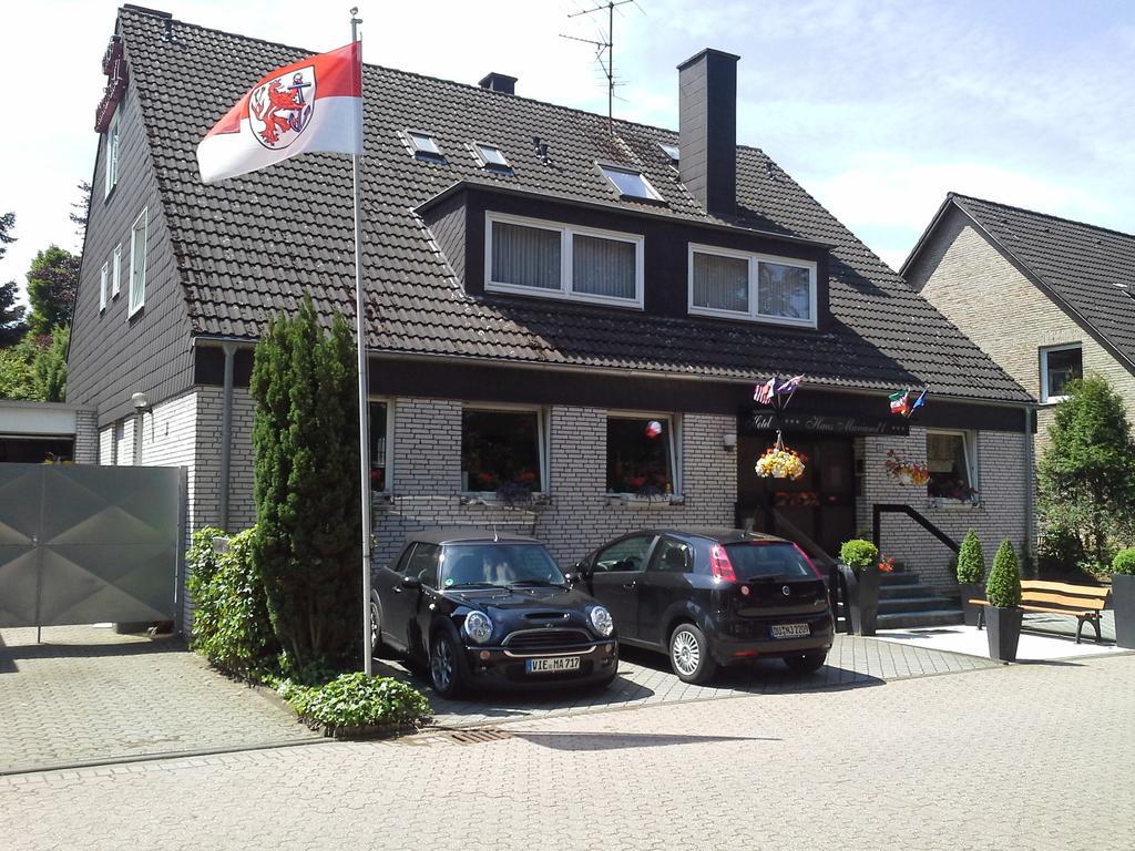 Haus Mariandl Hotel Дюселдорф Екстериор снимка
